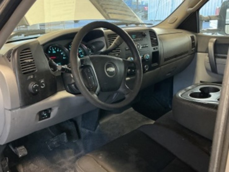 2014-chevrolet-silverado-2500hd-image-23