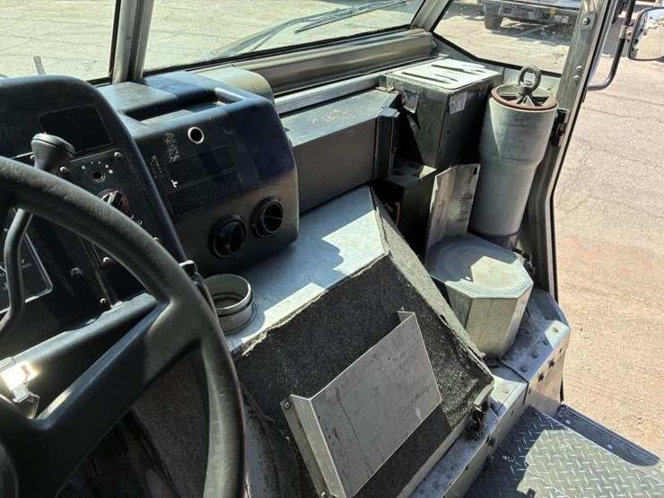 2003-workhorse-p42-image-17