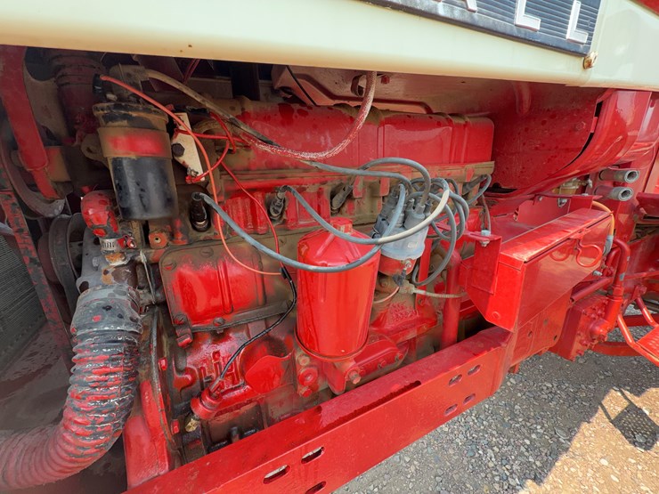 1965-ihc-farmall-656-tractor-image-13