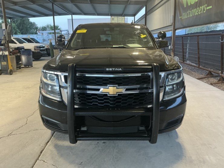2019-chevrolet-tahoe-image-3