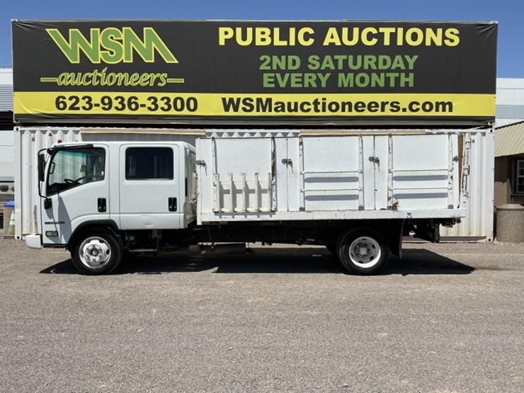2009-isuzu-npr-image-1