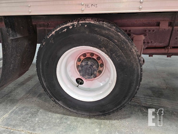 2020-freightliner-business-class-m2-106-image-23