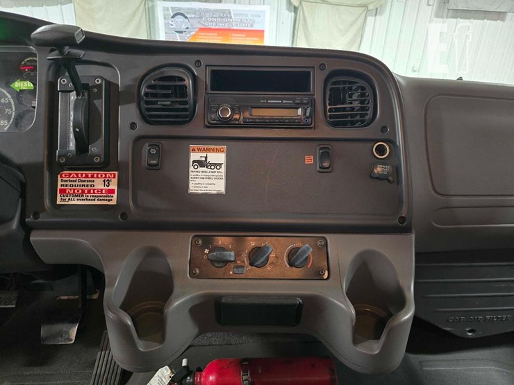 2017-freightliner-business-class-m2-106-image-15