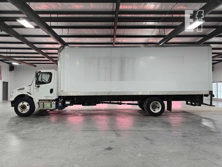 2017-freightliner-business-class-m2-106-image-5