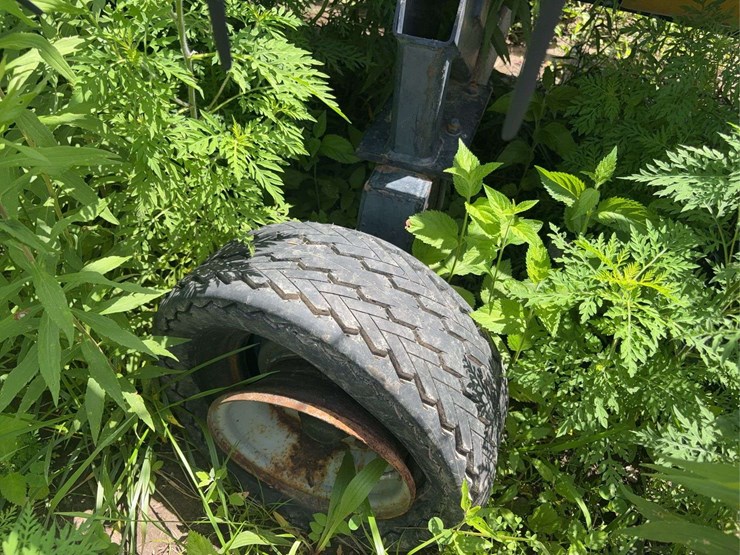 case-ih-30ft-head-cart,-needs-new-tires-image-6