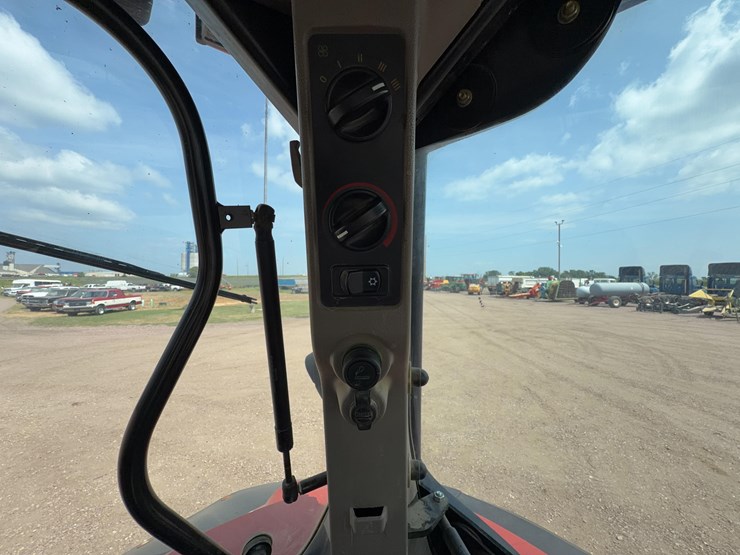 2006-case-ih-mxu135-image-37