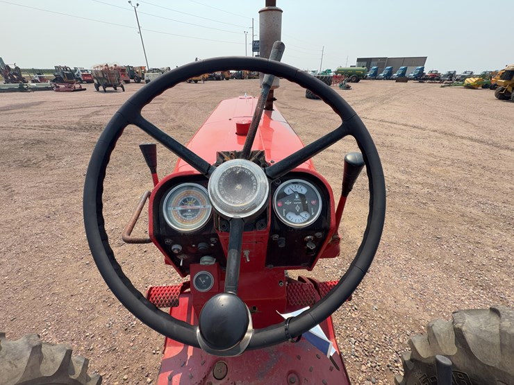 1965-ihc-farmall-656-tractor-image-28