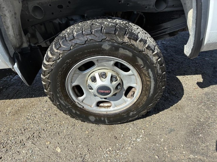 2016-gmc-sierra-2500-image-5