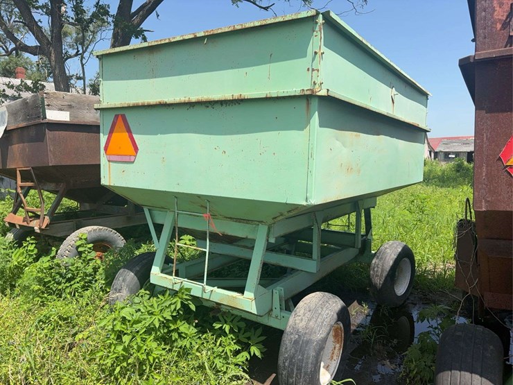250bu-gravity-wagon-on-jd-gear-image-2