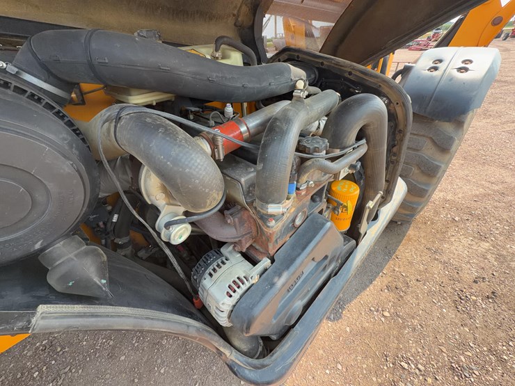 2011-jcb-510-56-image-22