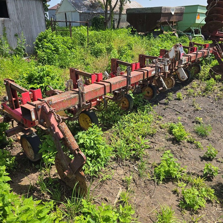 3pt Noble 6-row cultivator