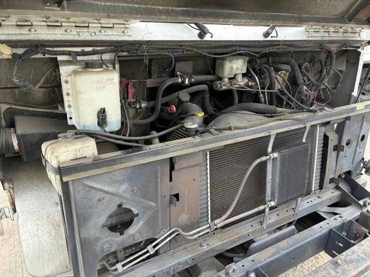 2002-workhorse-p42-image-8