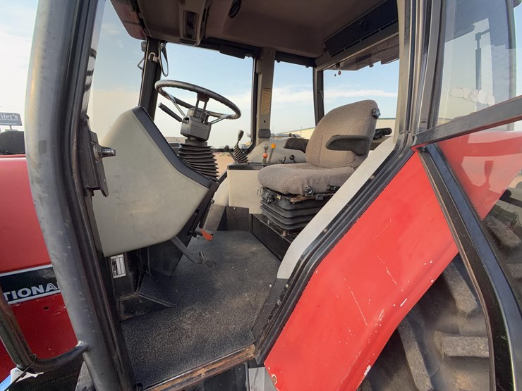 1995-case-5240-mfwd-tractor-with-loader-image-19
