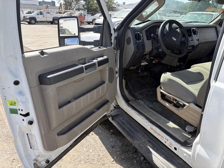 2008-ford-f550-image-22