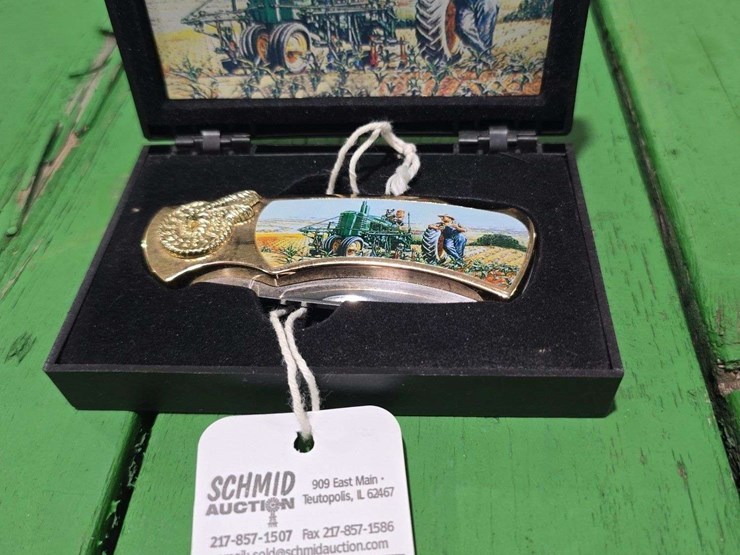 john-deere-pocket-knife-and-case-image-2