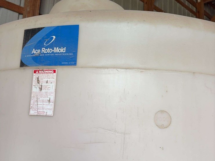 2500-gallon-ace-rot0-mold-poly-tank-image-4