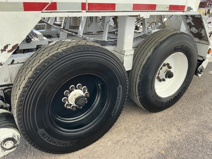 2004-ahart-ur10-16-line-pulling-trailer-image-11