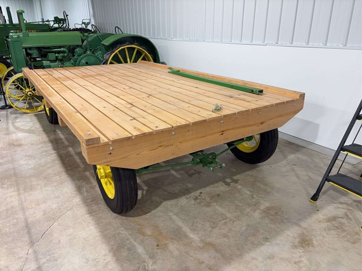 john-deere-parade-wagon-with-spoke-wheels-image-2