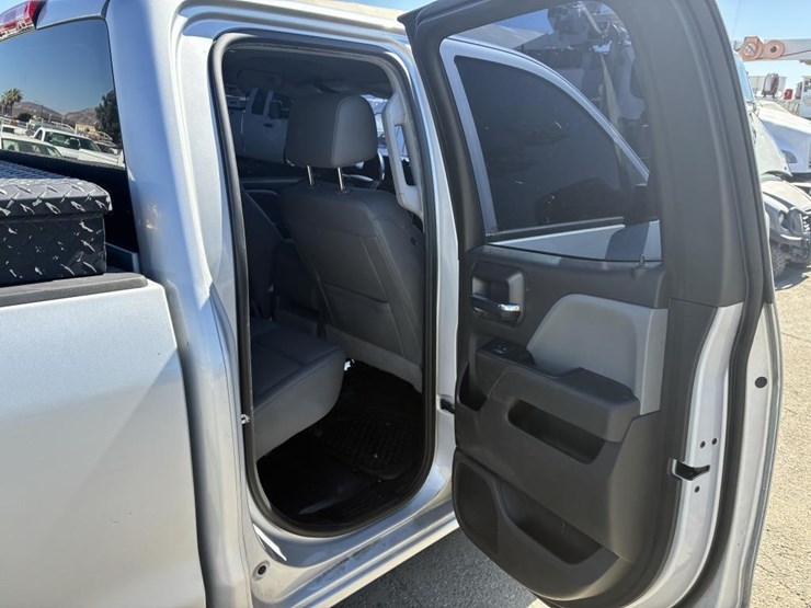 2018-chevrolet-silverado-1500-image-19