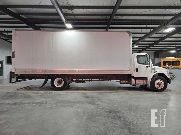 2020-freightliner-business-class-m2-106-image-6