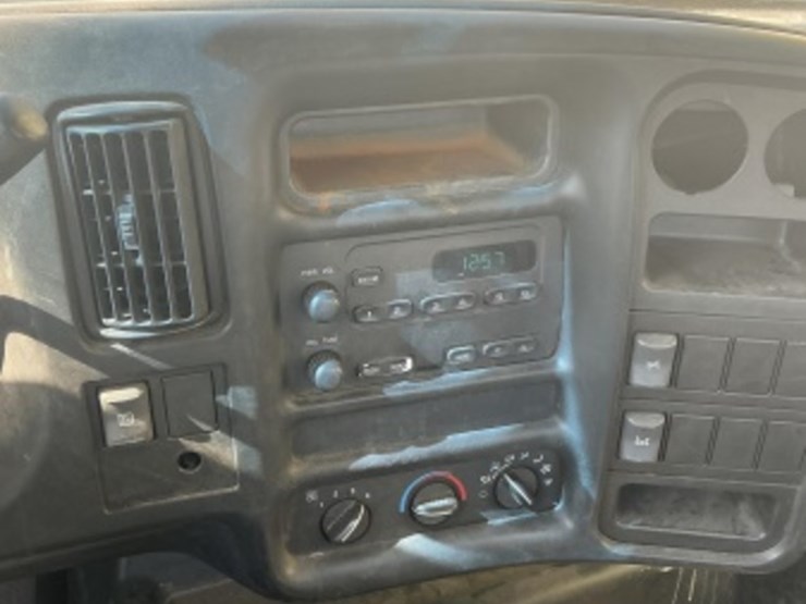 2004-chevrolet-c6500-f/b-image-18