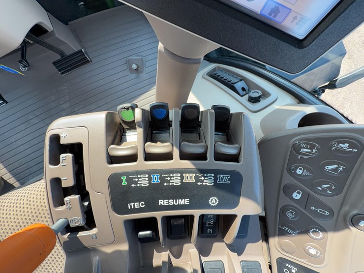 2014-john-deere-9510r-image-56