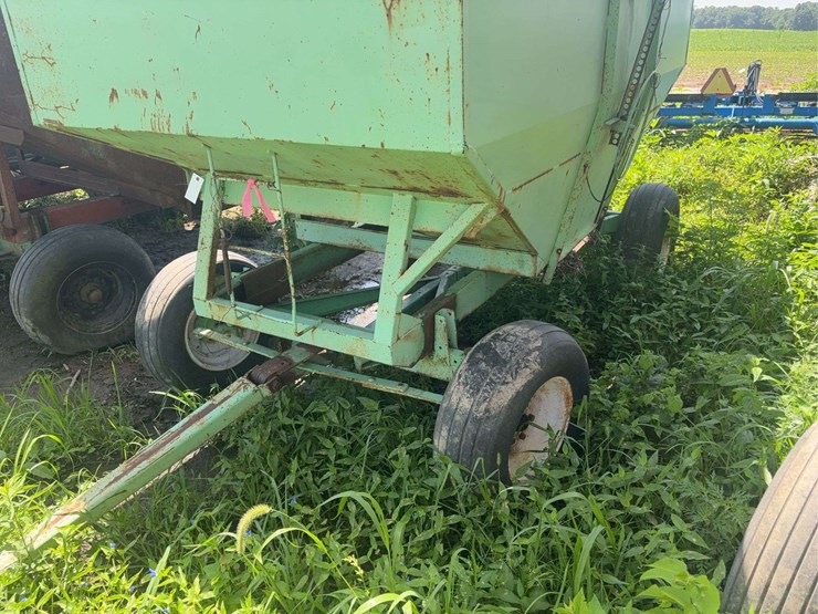 250bu-gravity-wagon-on-jd-gear-image-4