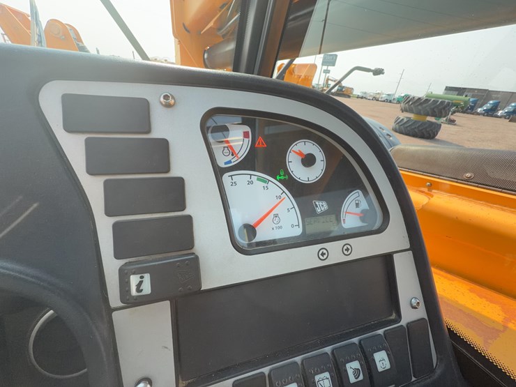 2011-jcb-510-56-image-38