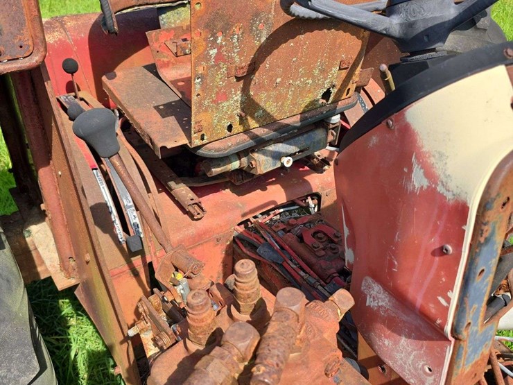 ih-84-hydro-parts-tractor,-s/n:-i-6-013287-image-11