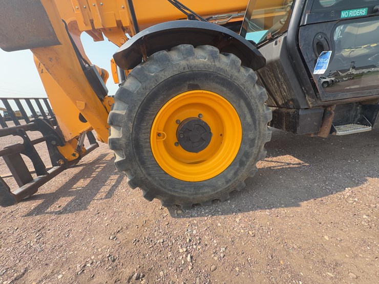 2011-jcb-510-56-image-15