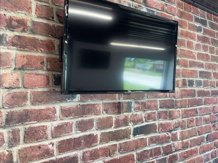 32''-roku-tv-with-mounting-bracket-image-2