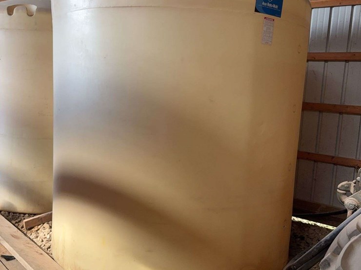 2500-gallon-ace-rot0-mold-poly-tank-image-2