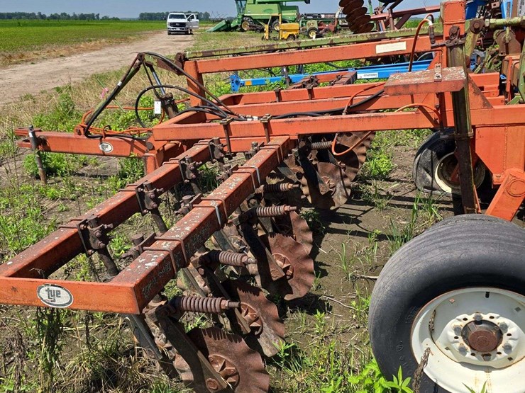 tye-series-15-pull-type-drill-8"-spacing,-front-coulters,-2-bar-rear-harrow-image-8