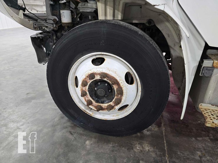 2017-freightliner-business-class-m2-106-image-23