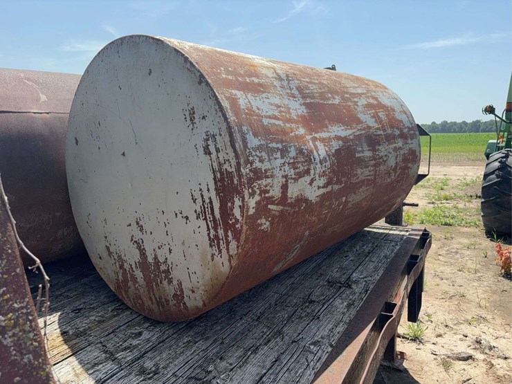 250-gallon-gravity-flow-fuel-tank-with-stand-image-5