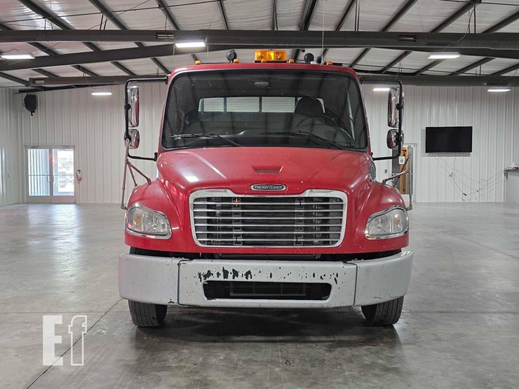 2015-freightliner-business-class-m2-106-image-7
