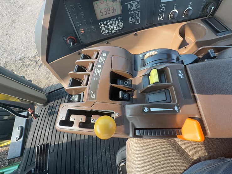 2002-john-deere-8320-image-44