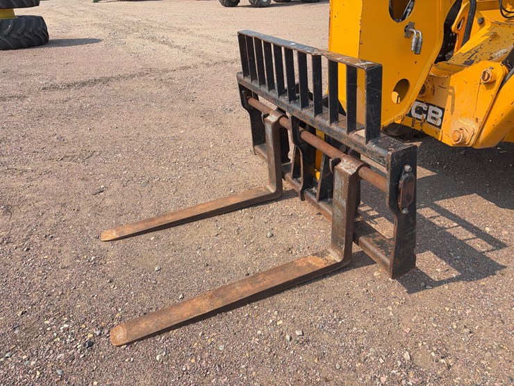 2011-jcb-510-56-image-8