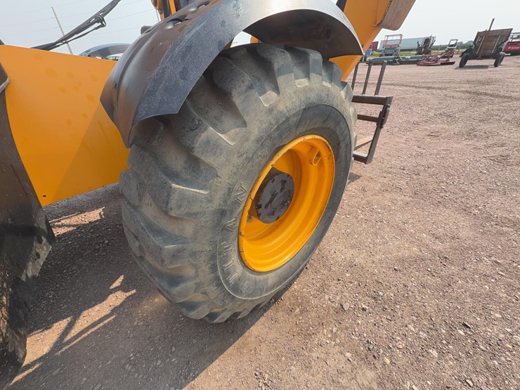 2011-jcb-510-56-image-20