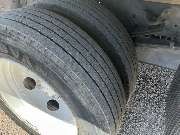 2009-isuzu-npr-image-12