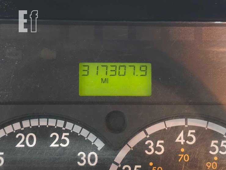 2015-freightliner-business-class-m2-106-image-13