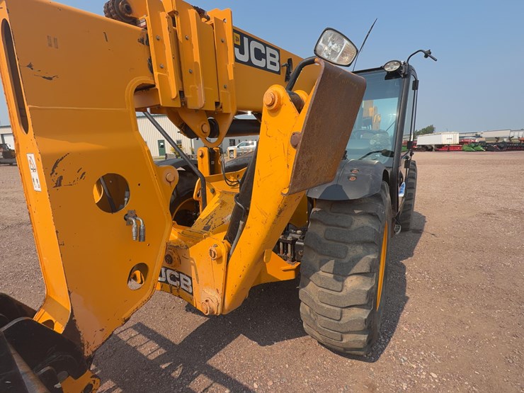 2011-jcb-510-56-image-11