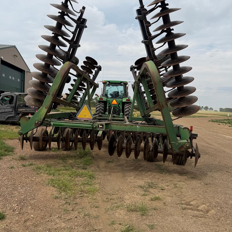 JOHN DEERE 335