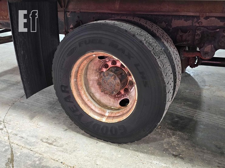 2017-freightliner-business-class-m2-106-image-25