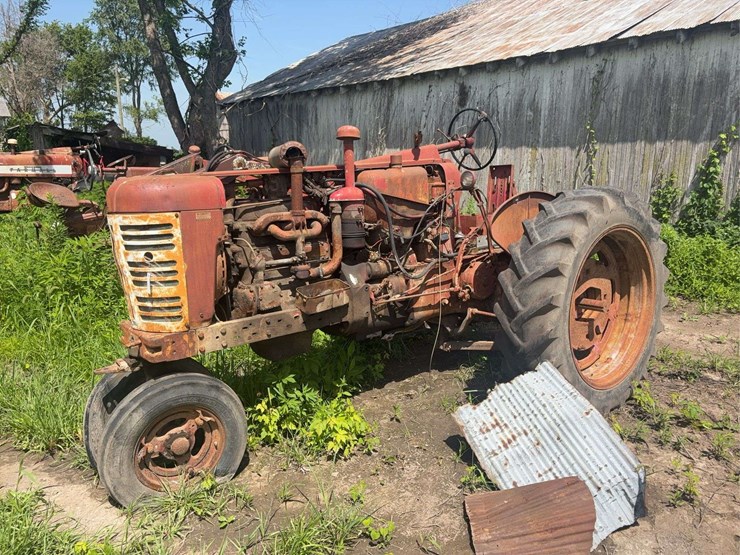 1967-farmall-450-narrow-front-parts-tractor,-s/n:-17690-image-1