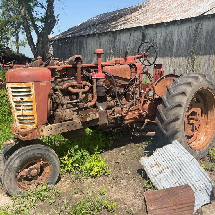 1967 Farmall 450 narrow front parts tractor, S/N: 17690