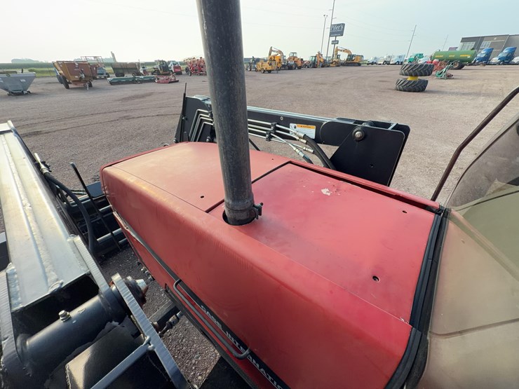 1995-case-5240-mfwd-tractor-with-loader-image-17