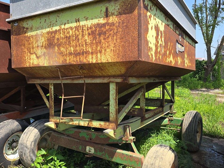 paker-2100-gravity-wagon-on-jd-gear-image-3