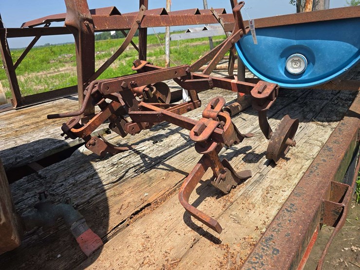 2-row-pull-type-garden-cultivator-image-1