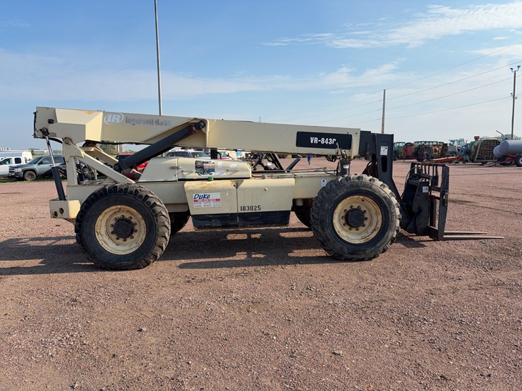 2005-ingersoll-rand-vr843c-telehandler-image-3